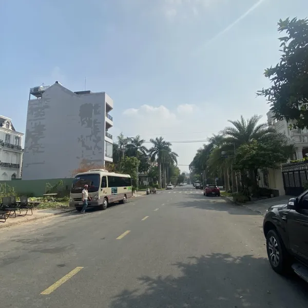 Đất đường Đặng Đức Thuật - Phú Mỹ Hưng 21m x 18m