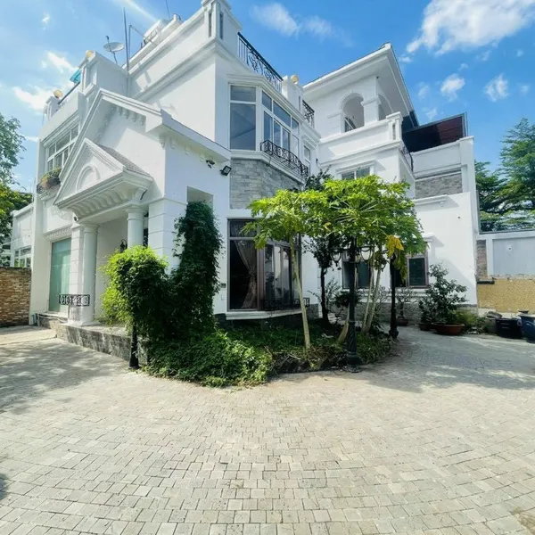 Biệt thự tứ lập Phú Mỹ Hưng góc đường Tân Phú &amp; đường 18, 18,75m x 17m