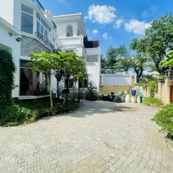 Biệt thự tứ lập Phú Mỹ Hưng góc đường Tân Phú &amp; đường 18, 18,75m x 17m