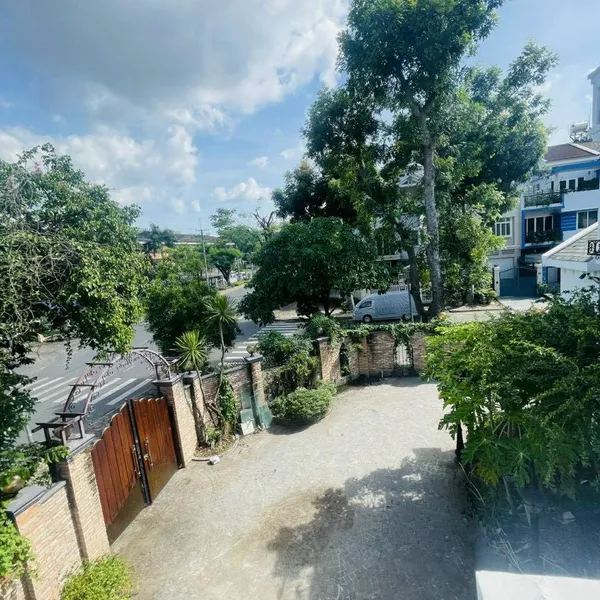 Biệt thự tứ lập Phú Mỹ Hưng góc đường Tân Phú &amp; đường 18, 18,75m x 17m