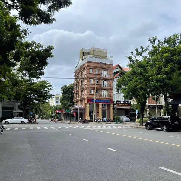 Tòa nhà khách sạn góc Bùi Bằng Đoàn &amp; Đường số 2 - Phú Mỹ Hưng 11m x 18m