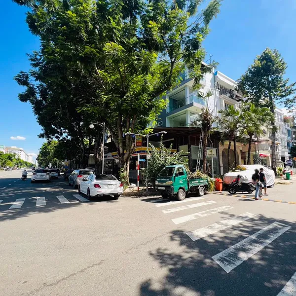 Góc&nbsp;2 mặt tiền&nbsp;Hưng Gia 2 đường Bùi Bằng Đoàn và đường số 2