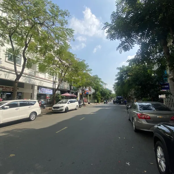 Tòa văn phòng góc Phan Khiêm Ích &amp; Phạm Văn Nghị 23m x 18,5m