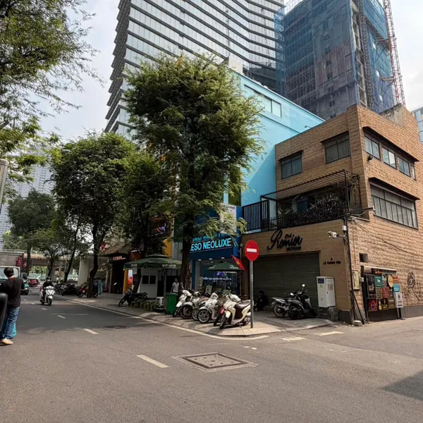 Bán toà nhà 9 Lê Thánh Tôn, Phường Sài Gòn, Quận 1