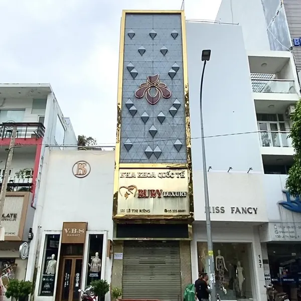 Bán nhà 135 Lê Thị Riêng, Phường Bến Thành, Quận 1