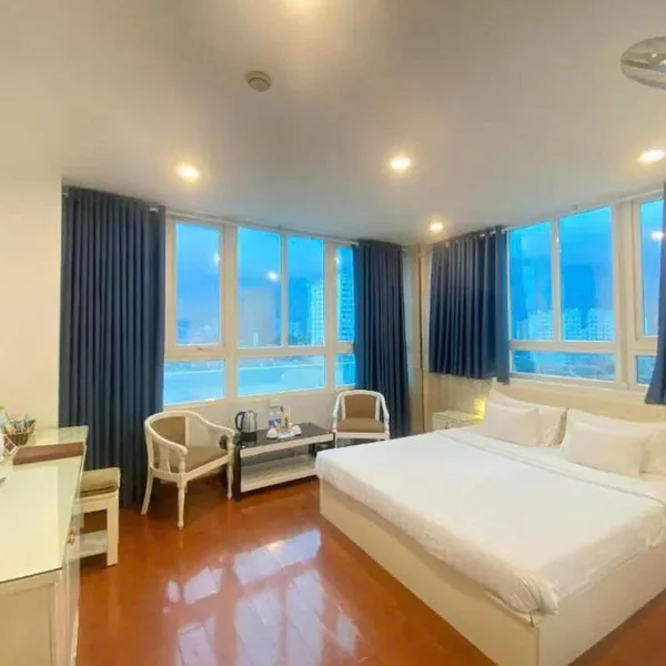 Bán khách sạn 180 - 182 -184 Nguyễn Trãi, P. Bến Thành, Quận 1