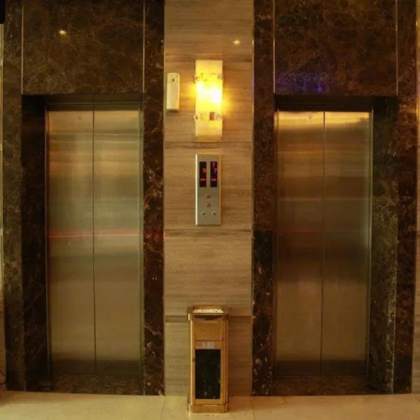 Bán khách sạn 180 - 182 -184 Nguyễn Trãi, P. Bến Thành, Quận 1