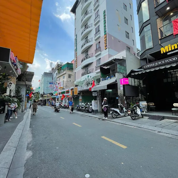 Bán khách sạn Quận 1, số 16 + 18 + 14/1 Đỗ Quang Đẩu, P. Bến Thành