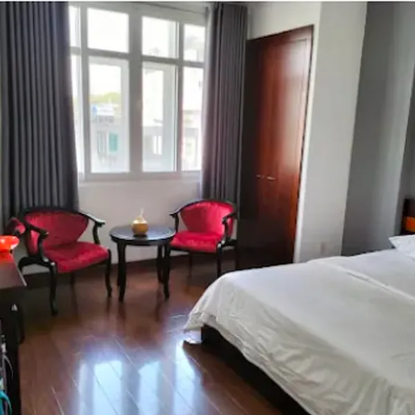 Bán khách sạn 247 Lê Thánh Tôn &amp; 28 Trương Định, P. Bến Thành, Quận 1