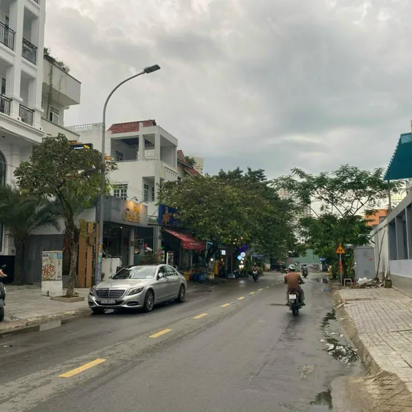 Bán nhà 119 Quốc Hương,&nbsp;Phường Thảo Điền, Quận 2