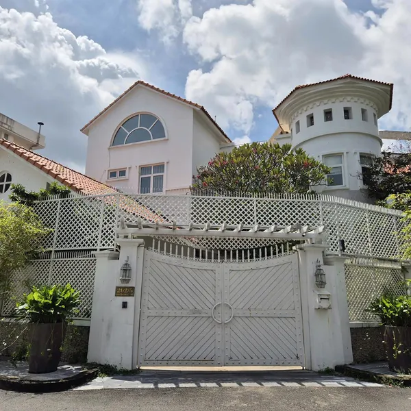 Bán biệt thự Thảo Điền, số 202/5 Nguyễn Văn Hưởng, Quận 2