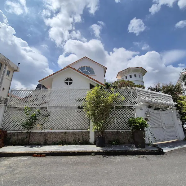 Bán biệt thự Thảo Điền, số 202/5 Nguyễn Văn Hưởng, Quận 2