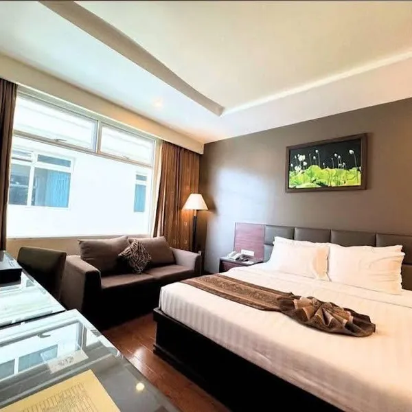 Bán khách sạn 11A-11B Thi Sách, P. Sài Gòn, Quận 1