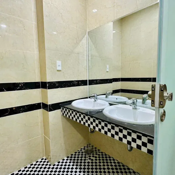 Bán tòa nhà 541 Lạc Long Quân, Phường 10, Quận Tân Bình