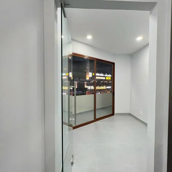 Bán nhà 24 Hoàng Việt, P. Tân Sơn Nhất, Quận Tân Bình