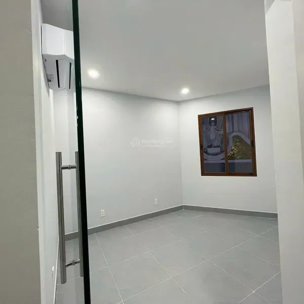 Bán nhà 24 Hoàng Việt, P. Tân Sơn Nhất, Quận Tân Bình