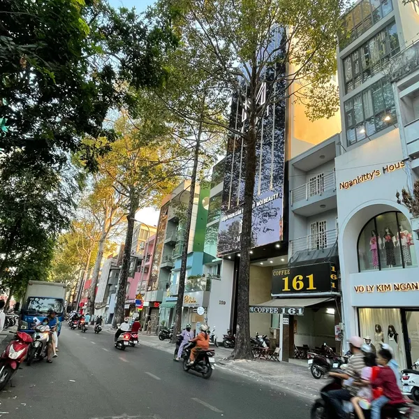 Bán tòa nhà 157 - 159 Trần Bình Trọng, Phường 2, Quận 5
