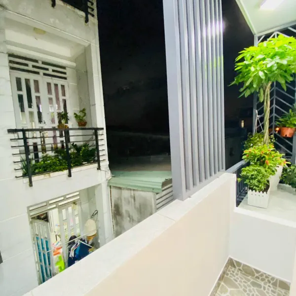 Nhà 4 tầng hẻm 391 Huỳnh Tấn Phát 4m x 13m