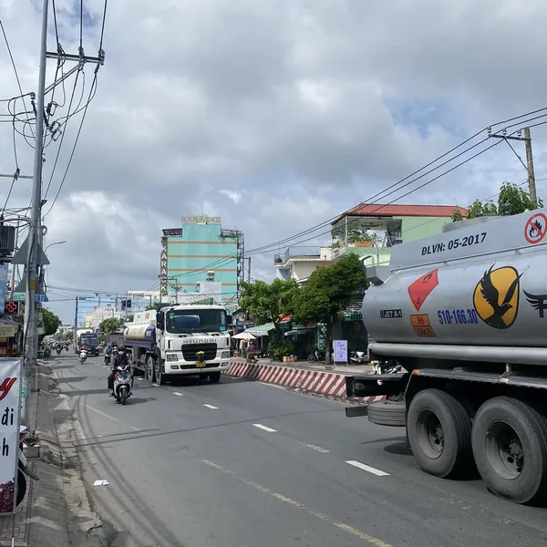 Giá tốt - Nhà mặt tiền Huỳnh Tấn Phát 8m x 30m nở hậu