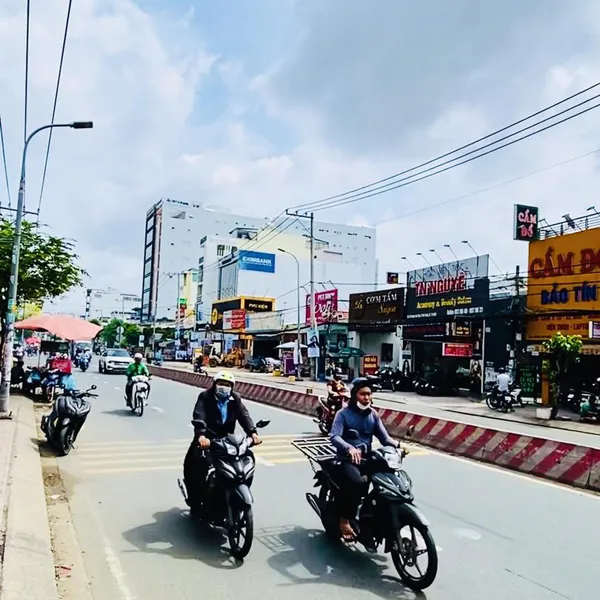 Nhà 2 lầu mặt tiền đường Huỳnh Tấn Phát Quận 7 gần đường Phú Thuận