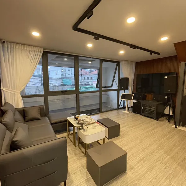 Nhà 5 tầng hẻm xe hơi Huỳnh Tấn Phát 5,5m x 14m