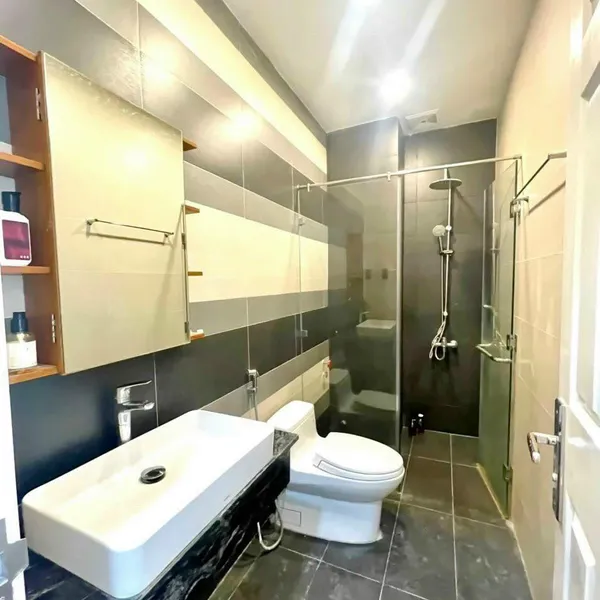 Nhà 5 tầng mặt tiền Lâm Văn Bền 5,4m x 16m