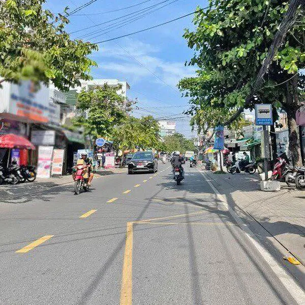 Nhà mặt tiền đường Lâm Văn Bền Quận 7 đoạn sầm uất