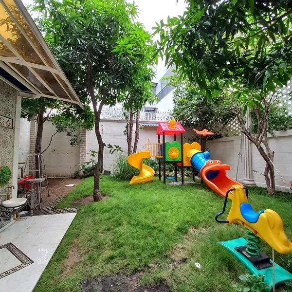 Biệt thự sân vườn Kiều Đàm Quận 7 DT: 11m x 40m