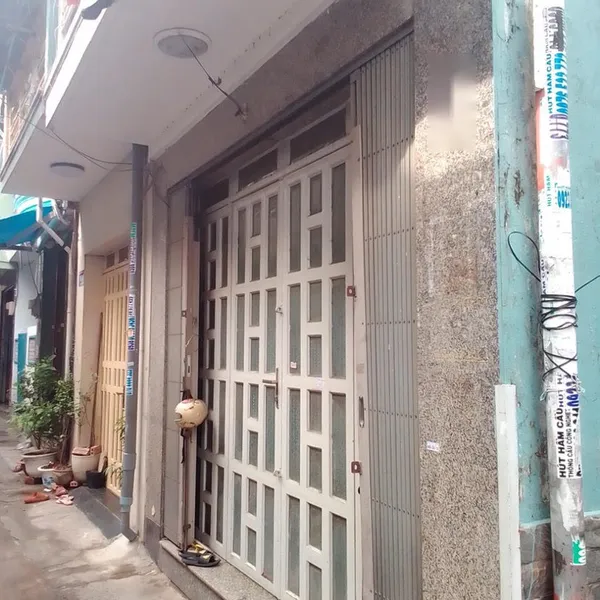 Nhà 2T mt hẻm 967 trần xuân soạn , 3.5m x 6m cách mặt tiền vài căn