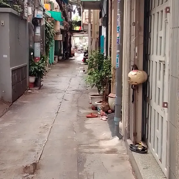 Nhà 2T mt hẻm 967 trần xuân soạn , 3.5m x 6m cách mặt tiền vài căn