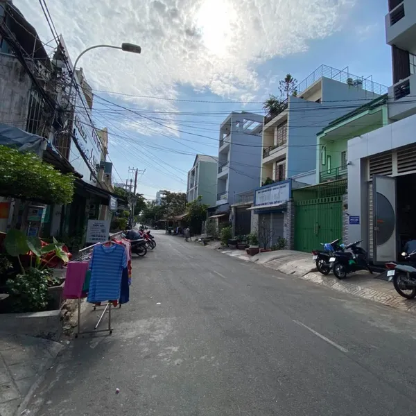 Nhà 2 tầng đường 39 Tân Quy, 4m x 20m chỉ 9,8 tỷ