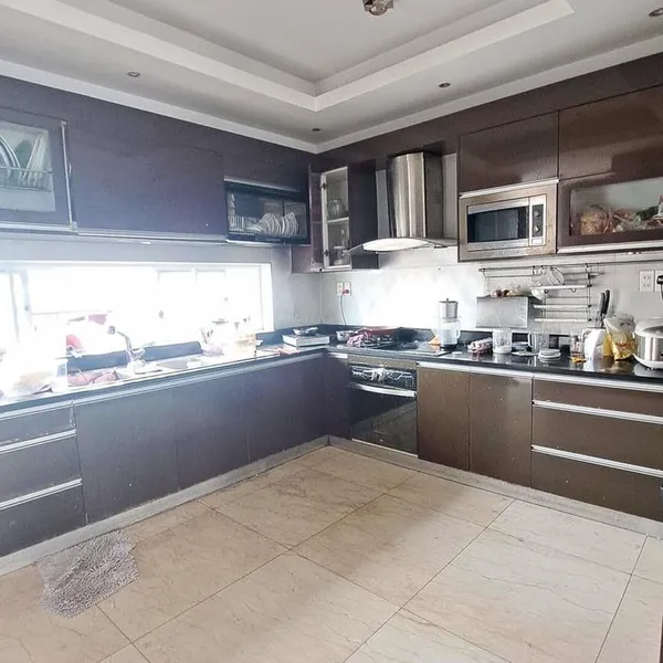 Nhà 5 tầng mặt tiền đường số Tân Quy 8m x 18m