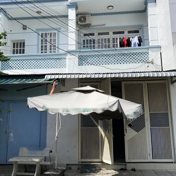 Nhà 2 tầng đường 39 Tân Quy, 4m x 20m chỉ 9,8 tỷ