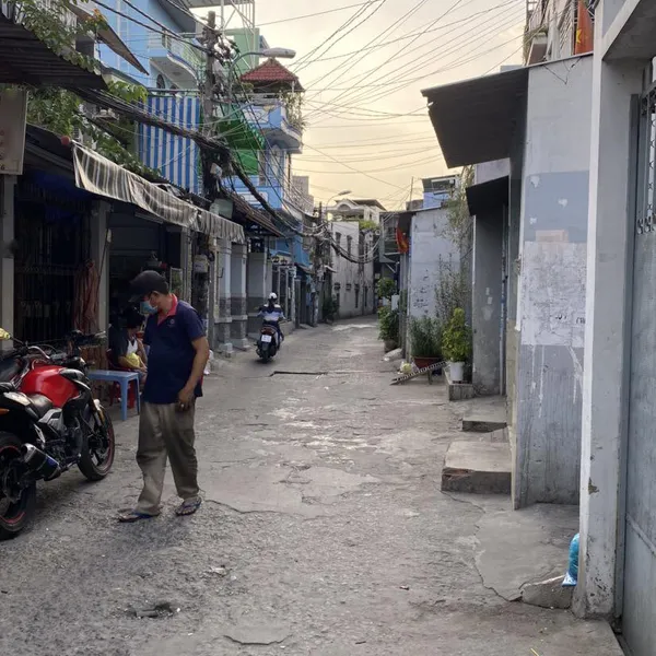 Nhà 2T mt hẻm 95 Lê Văn Lương, 3.4m x 12m nở hậu 4.1m