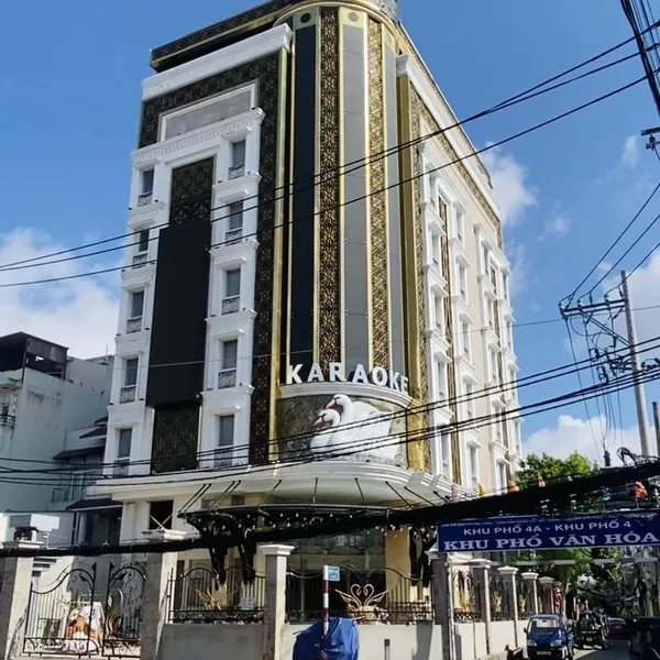 Tòa nhà karaoke VIP 2 mặt tiền Nguyễn Thị Thập Quận 7