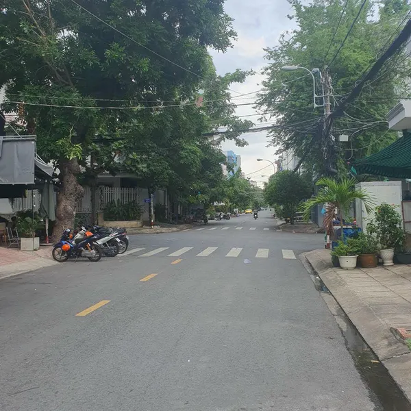 Nhà 3 tầng mặt tiền đường số 11 Tân Kiểng 4m x 15m