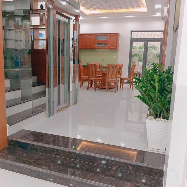 Nhà 5 tầng đường D1 KDC Phú Mỹ  Quận 7 có thang máy