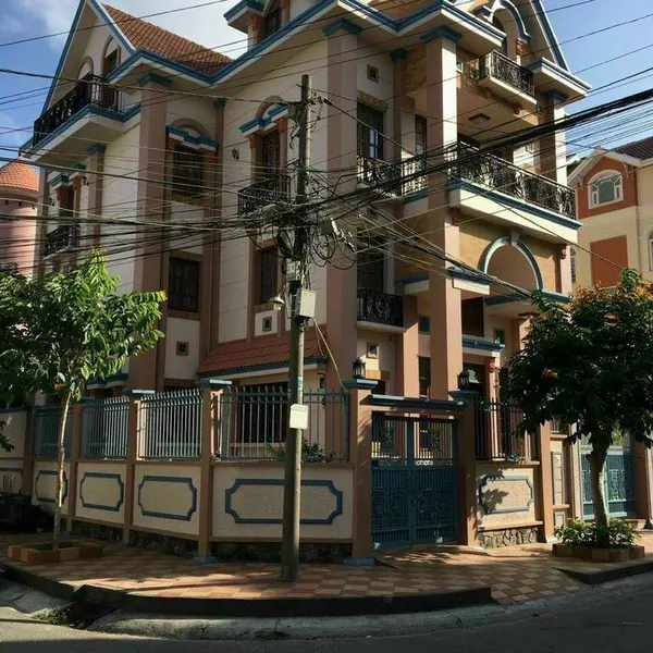 Biệt thự 2 mt khu nội bộ ca P. Phú thuận , 18m x 18m