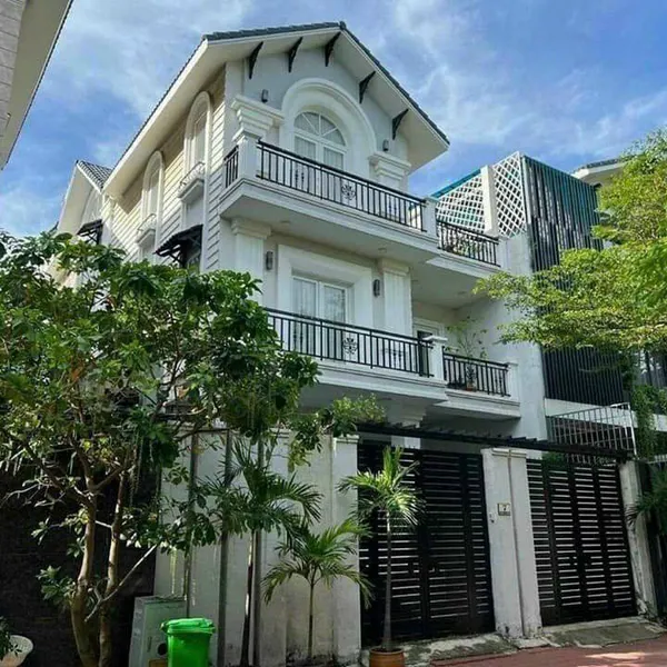 Biệt thự Kim Sơn Quận 7, Diện tích: 10m x 20m gần đại Học Tôn Đức Thắng