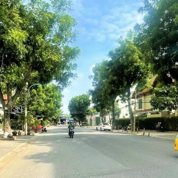 Tòa nhà căn hộ dịch vụ khu Lasaca Lê Thị Chợ 10m x 18m