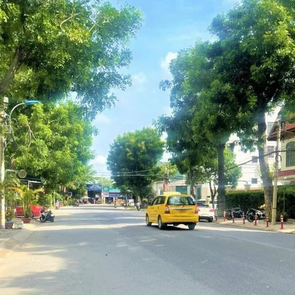 Tòa nhà căn hộ dịch vụ khu Lasaca Lê Thị Chợ 10m x 18m