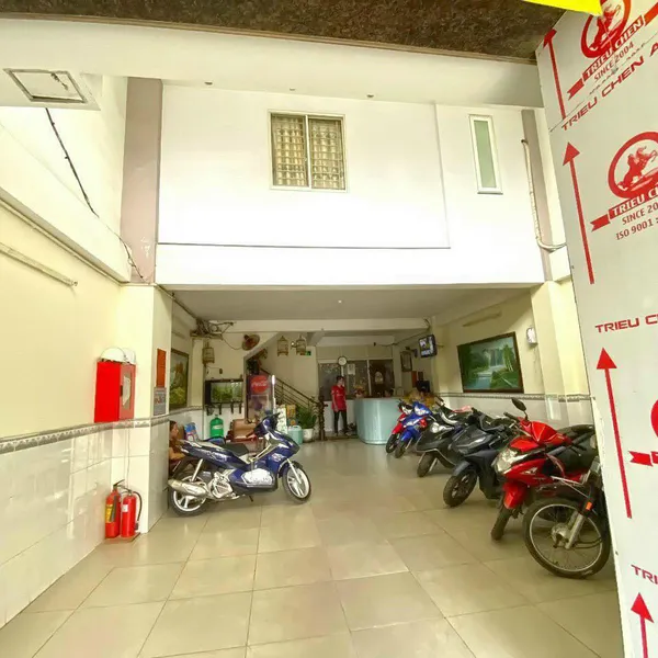 Bán khách sạn 6 tầng mặt tiền Lý Phục Man 6,2m x 20,5m