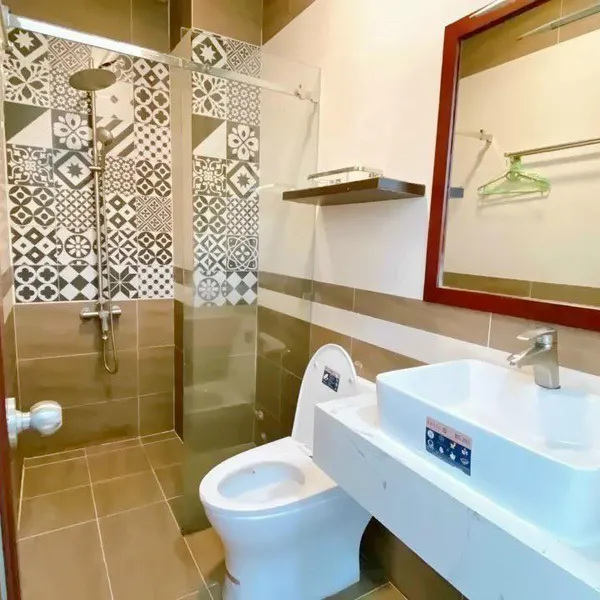 Nhà 5T khu Hoàng Quốc Việt 4,2m x 12m