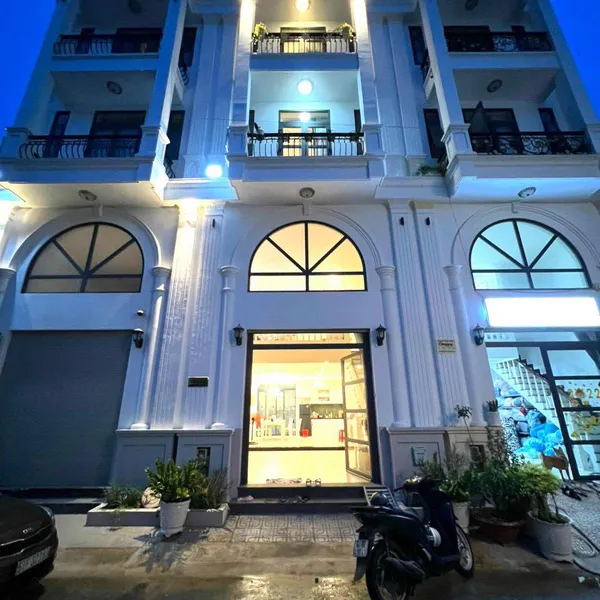 Nhà 5 tầng khu Hoàng Quốc Việt 5m x 12m