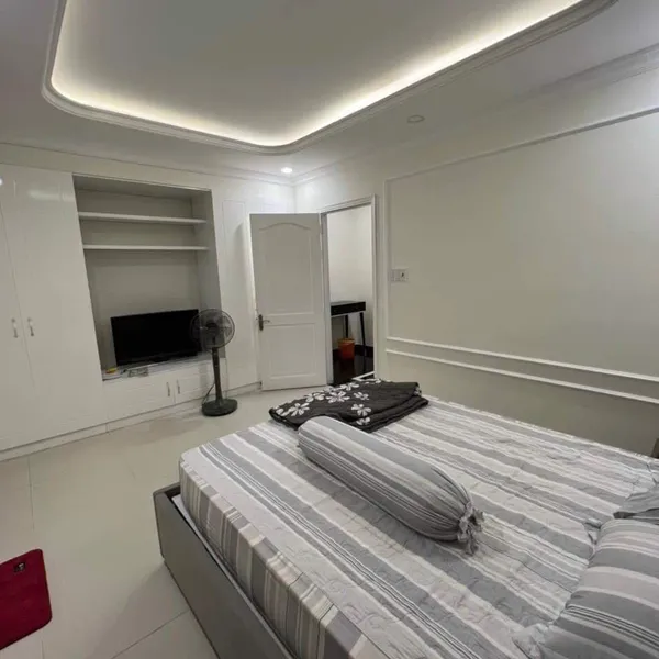 Nhà 5 tầng khu Hoàng Quốc Việt 5m x 12m