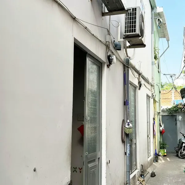 Nhà 2T hẻm xe hơi bùi văn ba , 4.2m x 30m nở hậu 11m