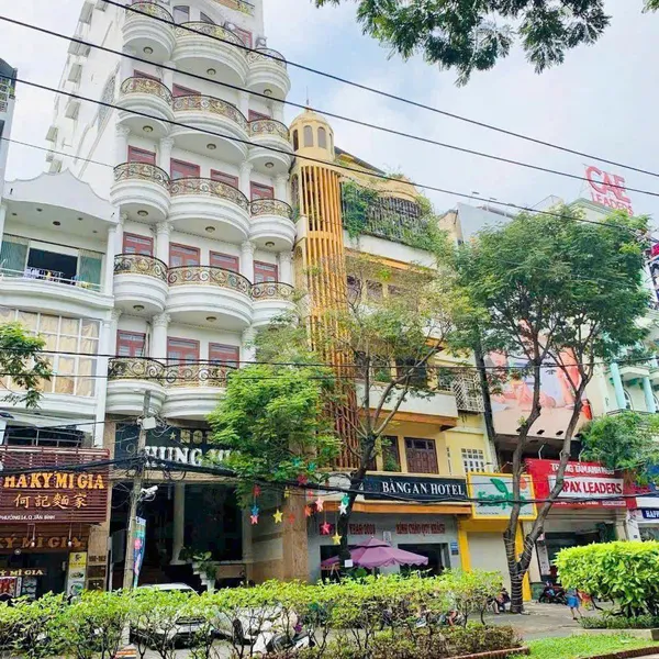 Bán khách sạn 160 - 162 Bàu Cát, P. Tân Sơn Nhất, Quận Tân Bình